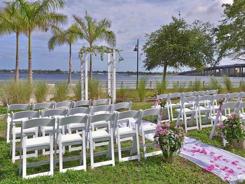 Courtyard By Marriott Bradenton Sarasota/Riverfront Exterior photo