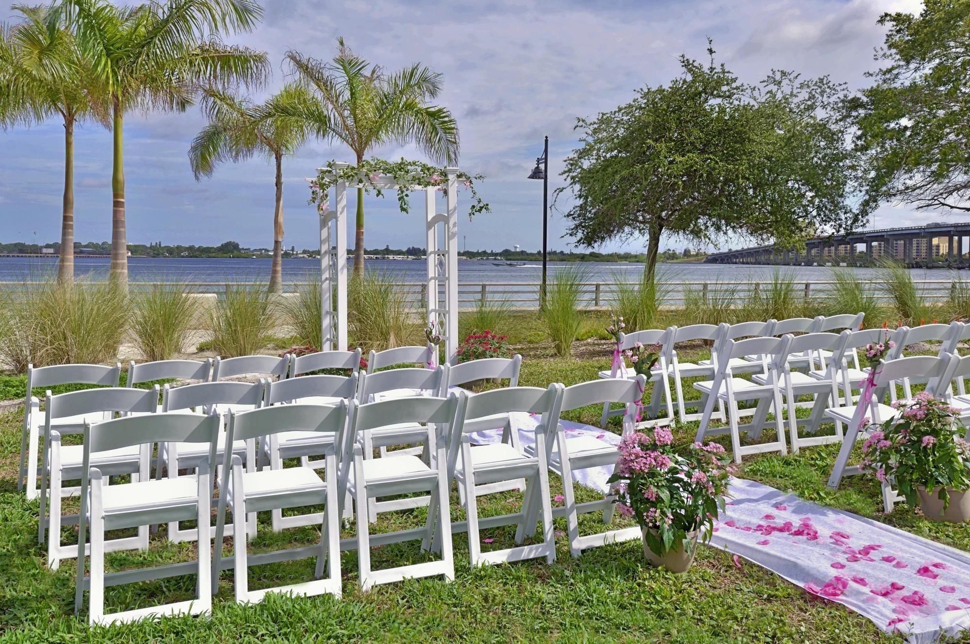 Courtyard By Marriott Bradenton Sarasota/Riverfront Exterior photo