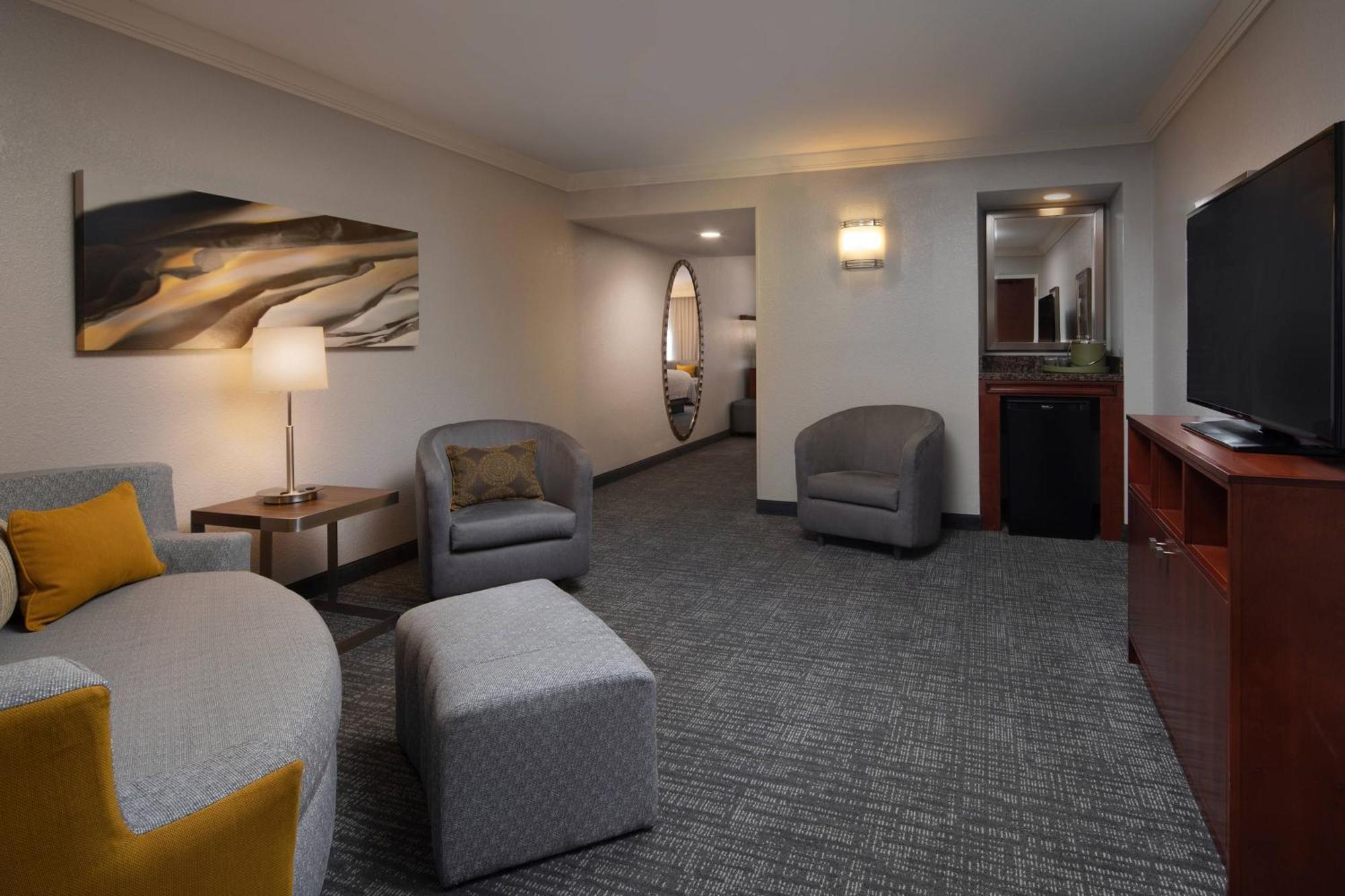Courtyard By Marriott Bradenton Sarasota/Riverfront Exterior photo
