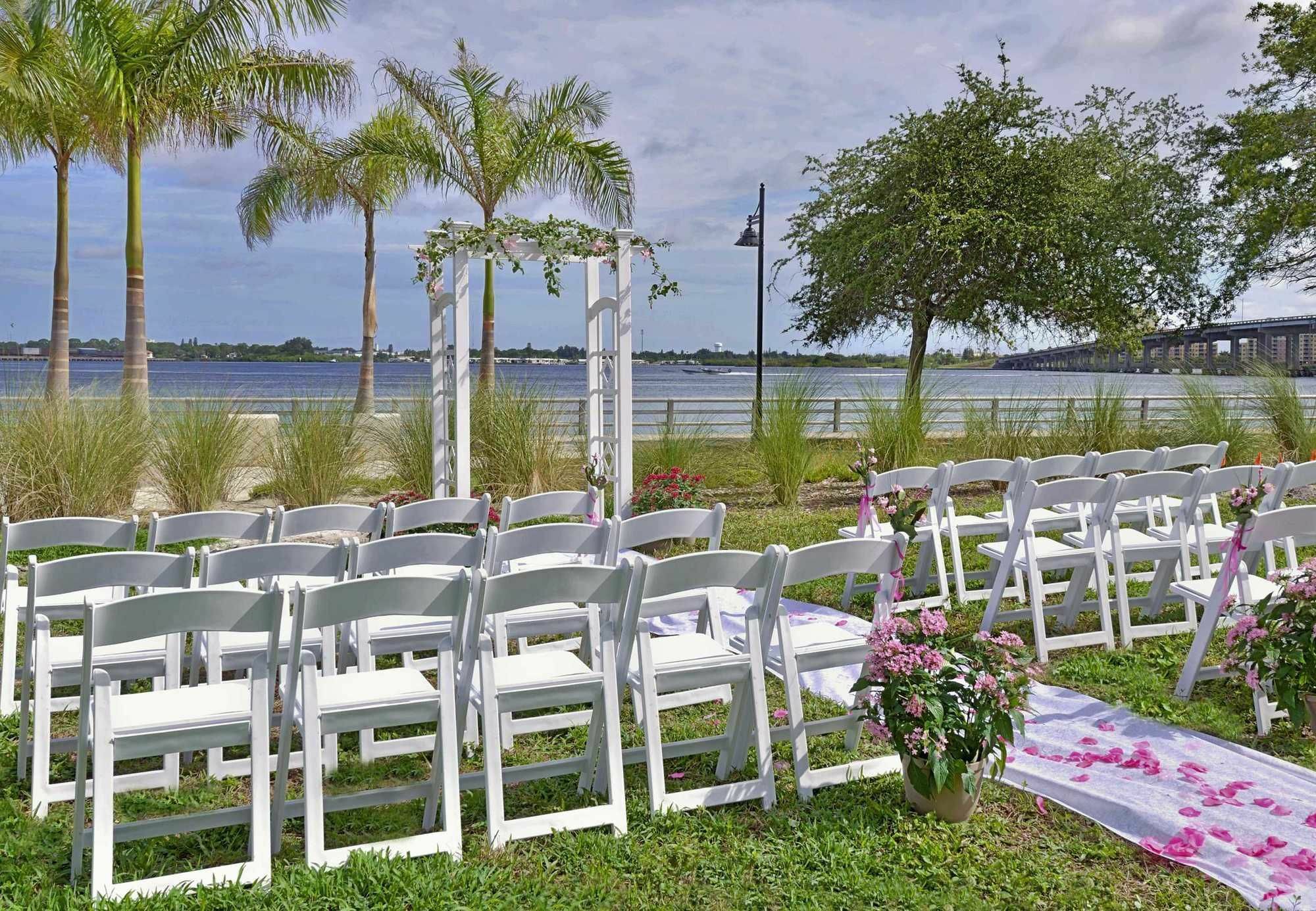 Courtyard By Marriott Bradenton Sarasota/Riverfront Exterior photo